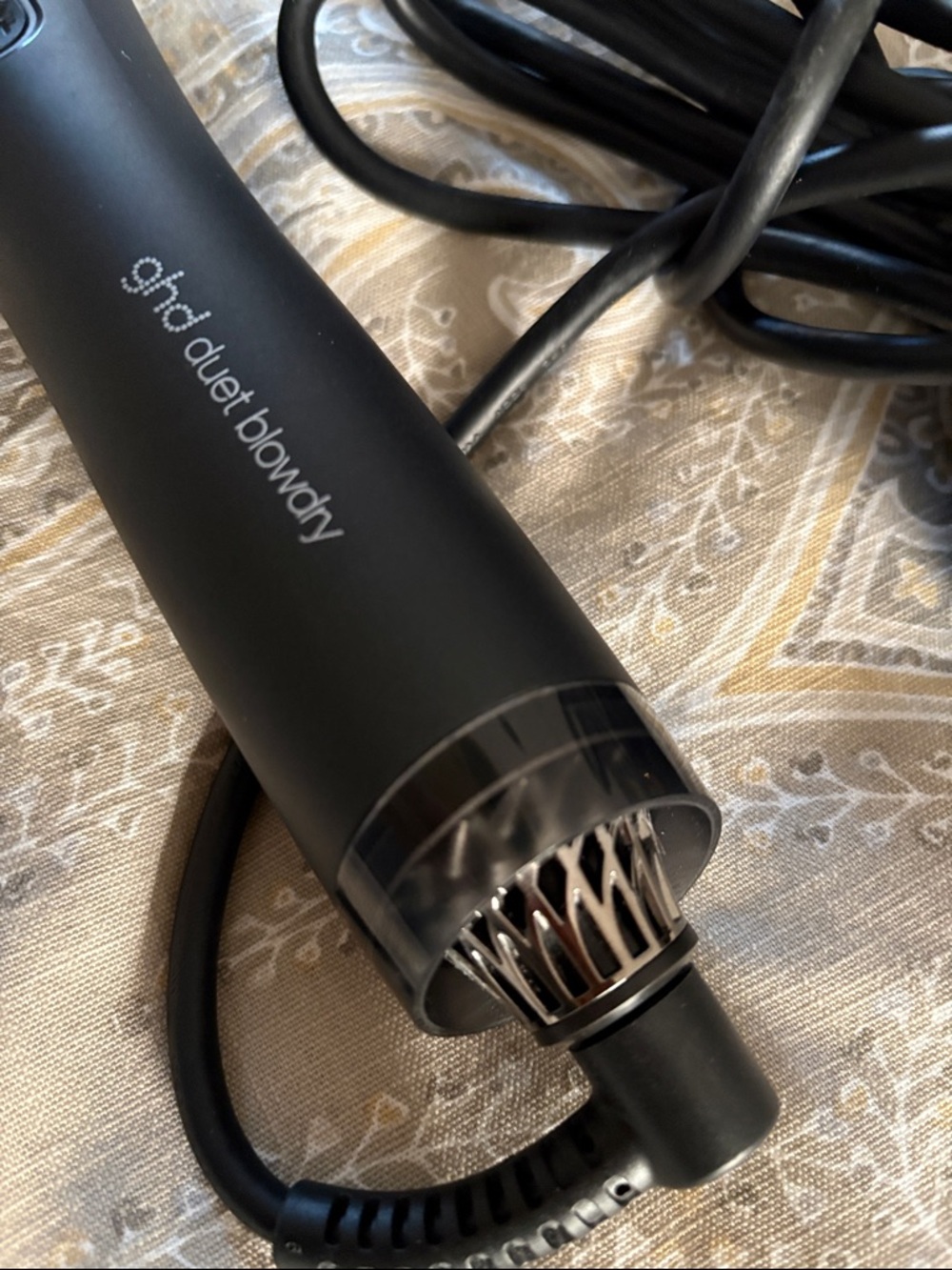 ghd Black Heated Round Styling Brush with Quilted Heat Pouch - Picture 7 of 8